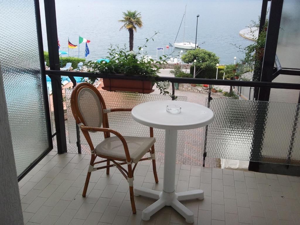 Hotel Caribe - Garda Lake Collection Brenzone sul Garda Ruang foto