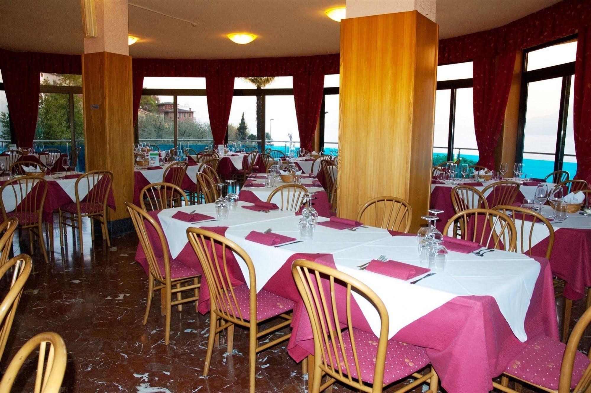 Hotel Caribe - Garda Lake Collection Brenzone sul Garda Bagian luar foto