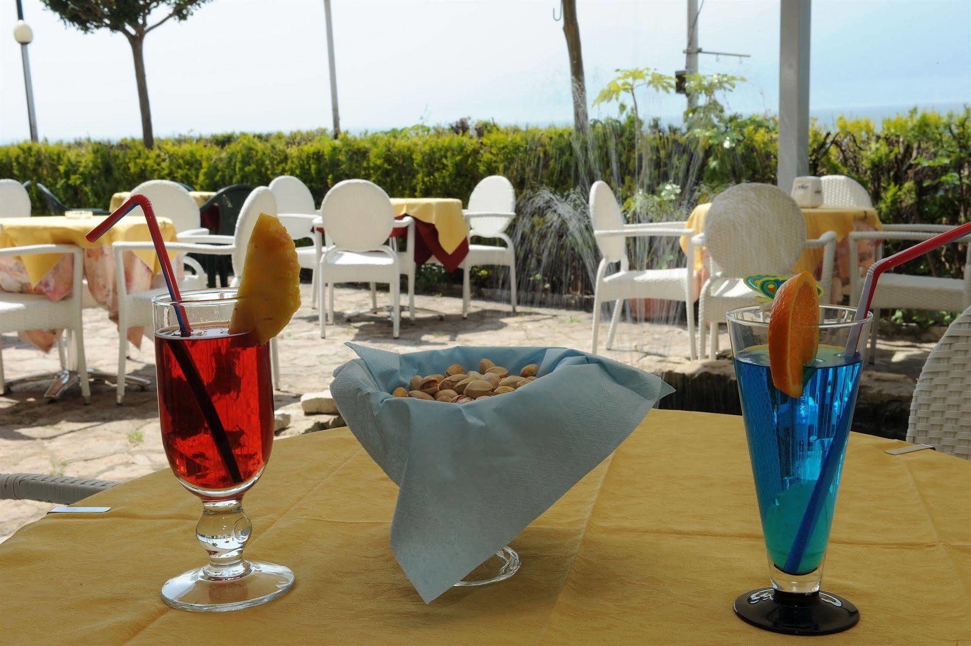 Hotel Caribe - Garda Lake Collection Brenzone sul Garda Bagian luar foto