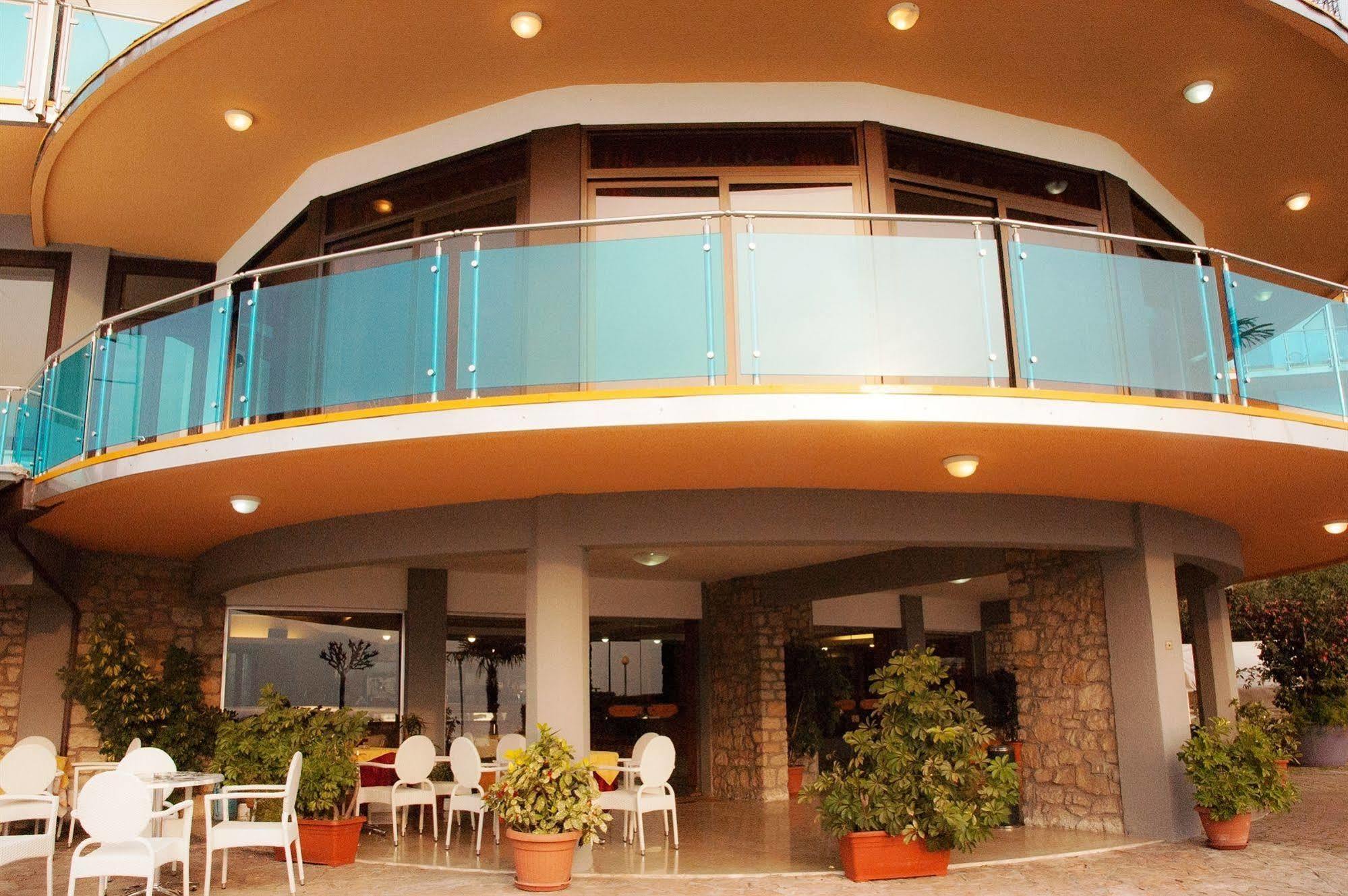 Hotel Caribe - Garda Lake Collection Brenzone sul Garda Bagian luar foto