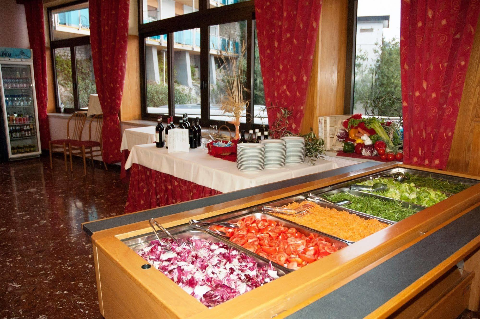 Hotel Caribe - Garda Lake Collection Brenzone sul Garda Bagian luar foto