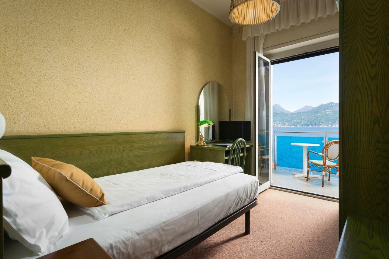 Hotel Caribe - Garda Lake Collection Brenzone sul Garda Bagian luar foto