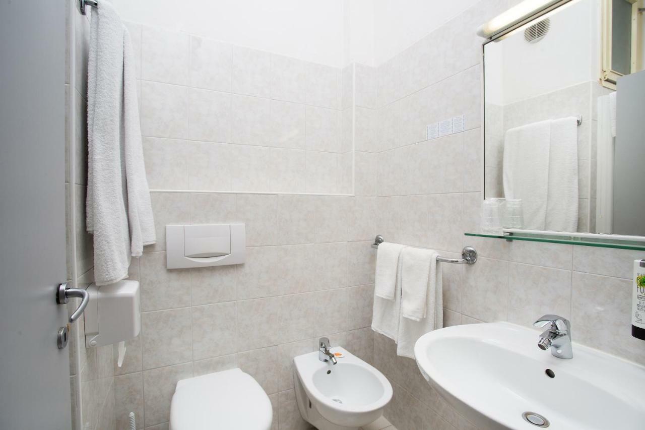 Hotel Caribe - Garda Lake Collection Brenzone sul Garda Bagian luar foto